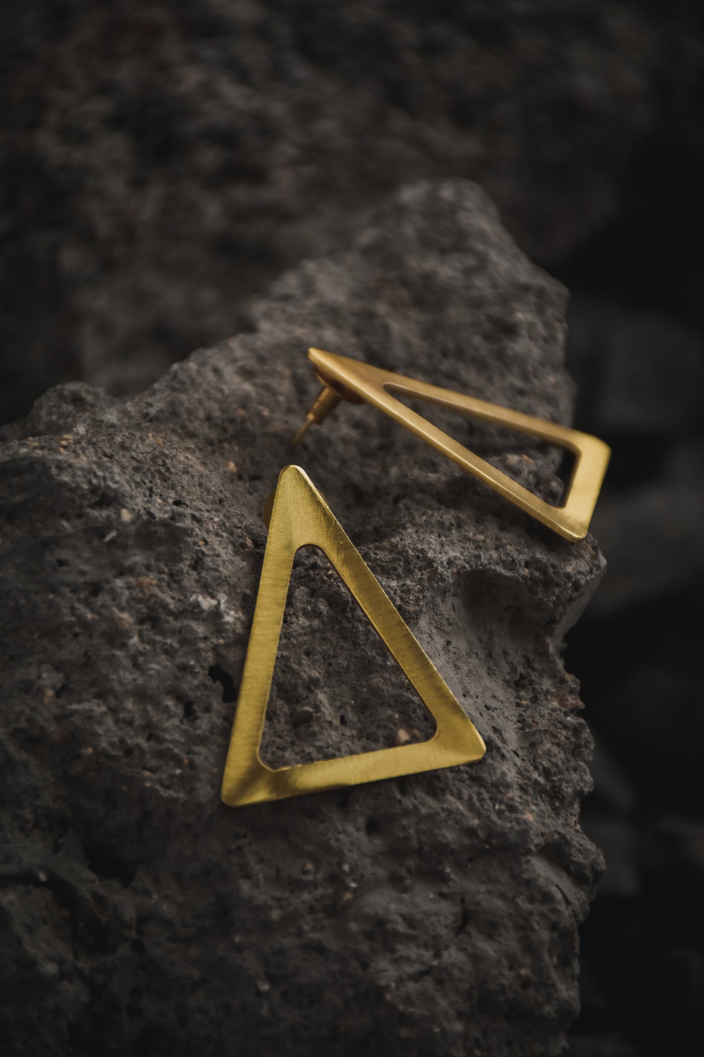 TRIANGULAR FRAME STUDS