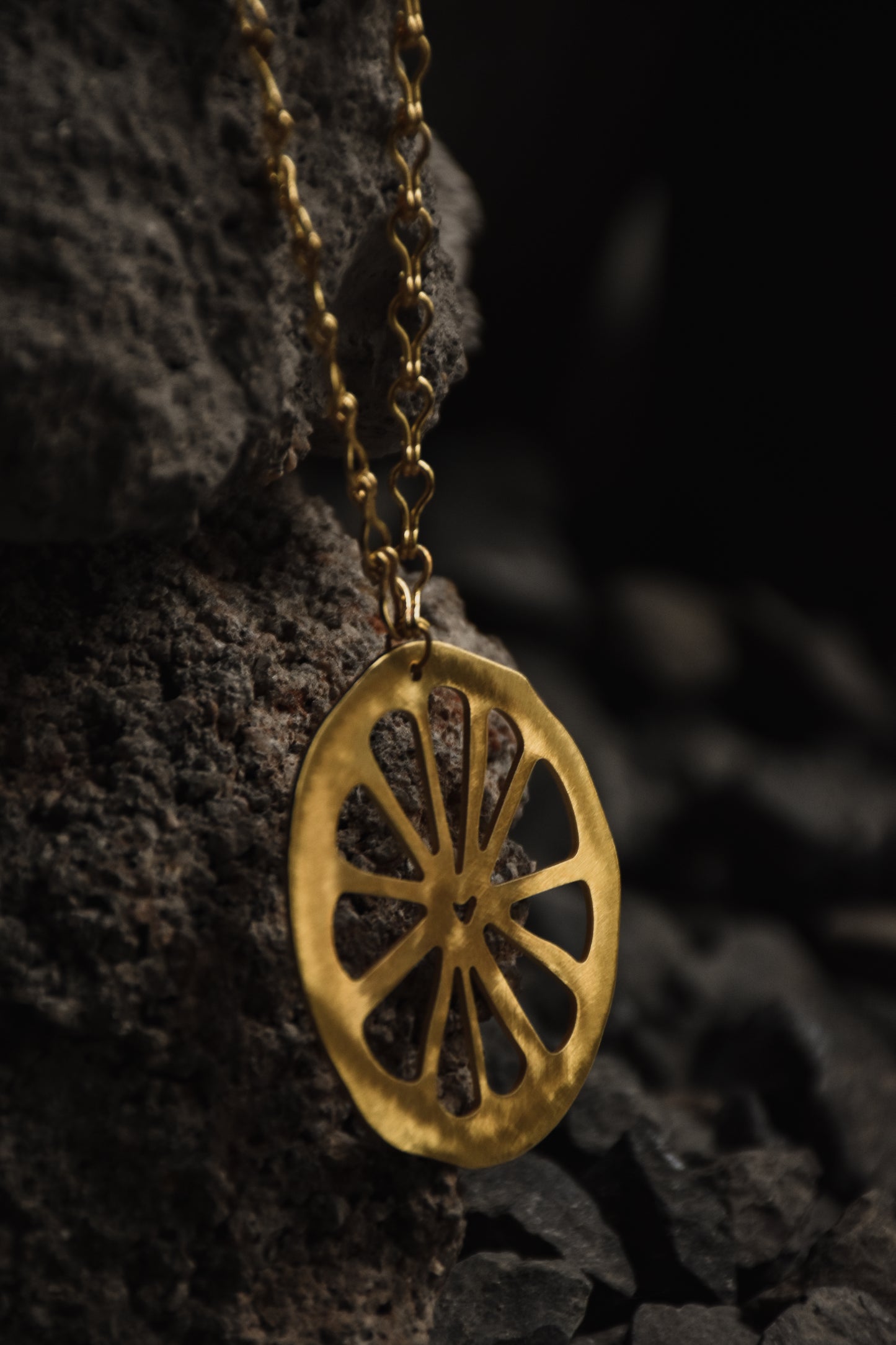 LEMON RIND LONG CHAIN PENDANT