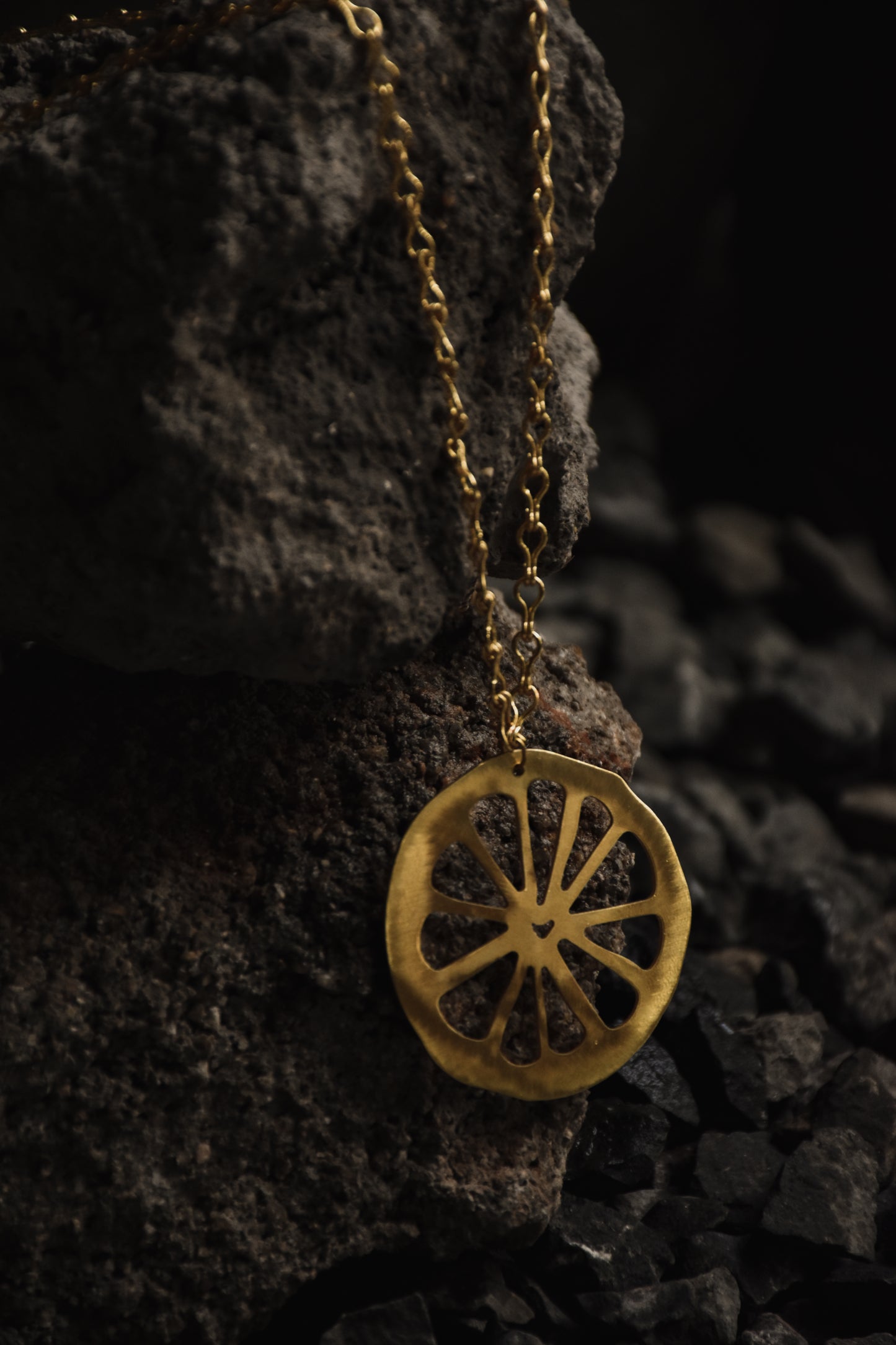 LEMON RIND LONG CHAIN PENDANT