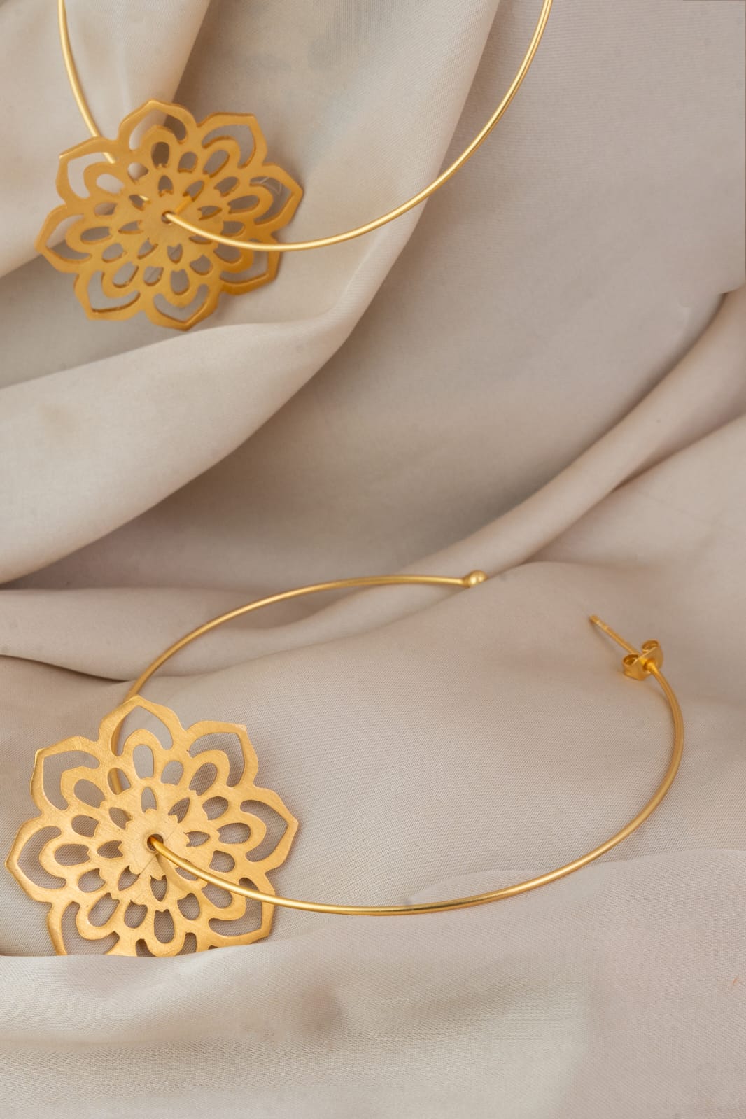BLOOM ORBIT HOOPS