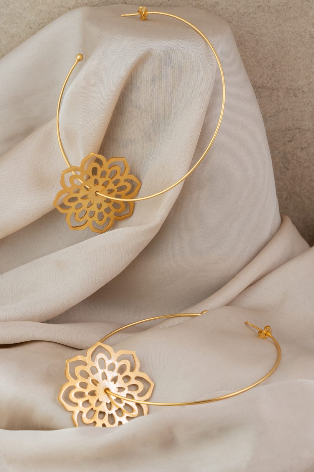 BLOOM ORBIT HOOPS