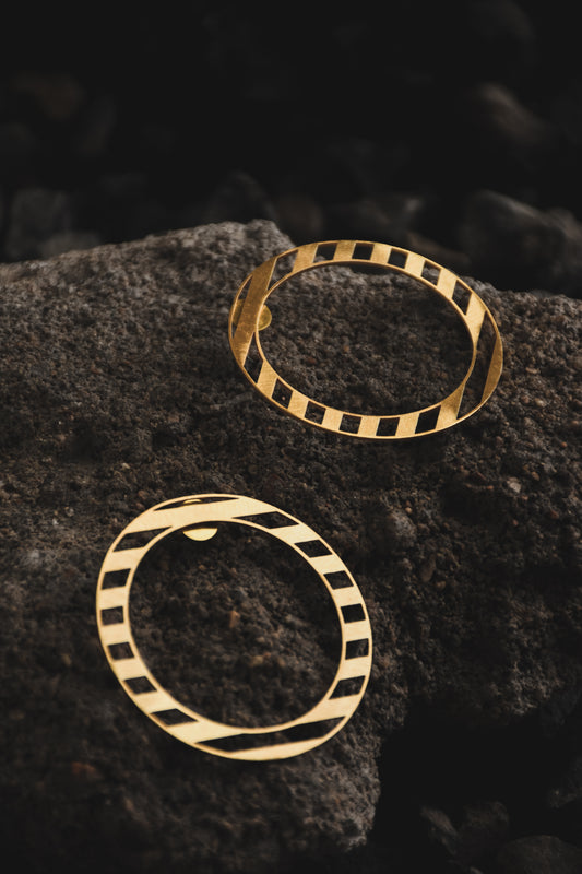 STRIA CIRCLE STUDS