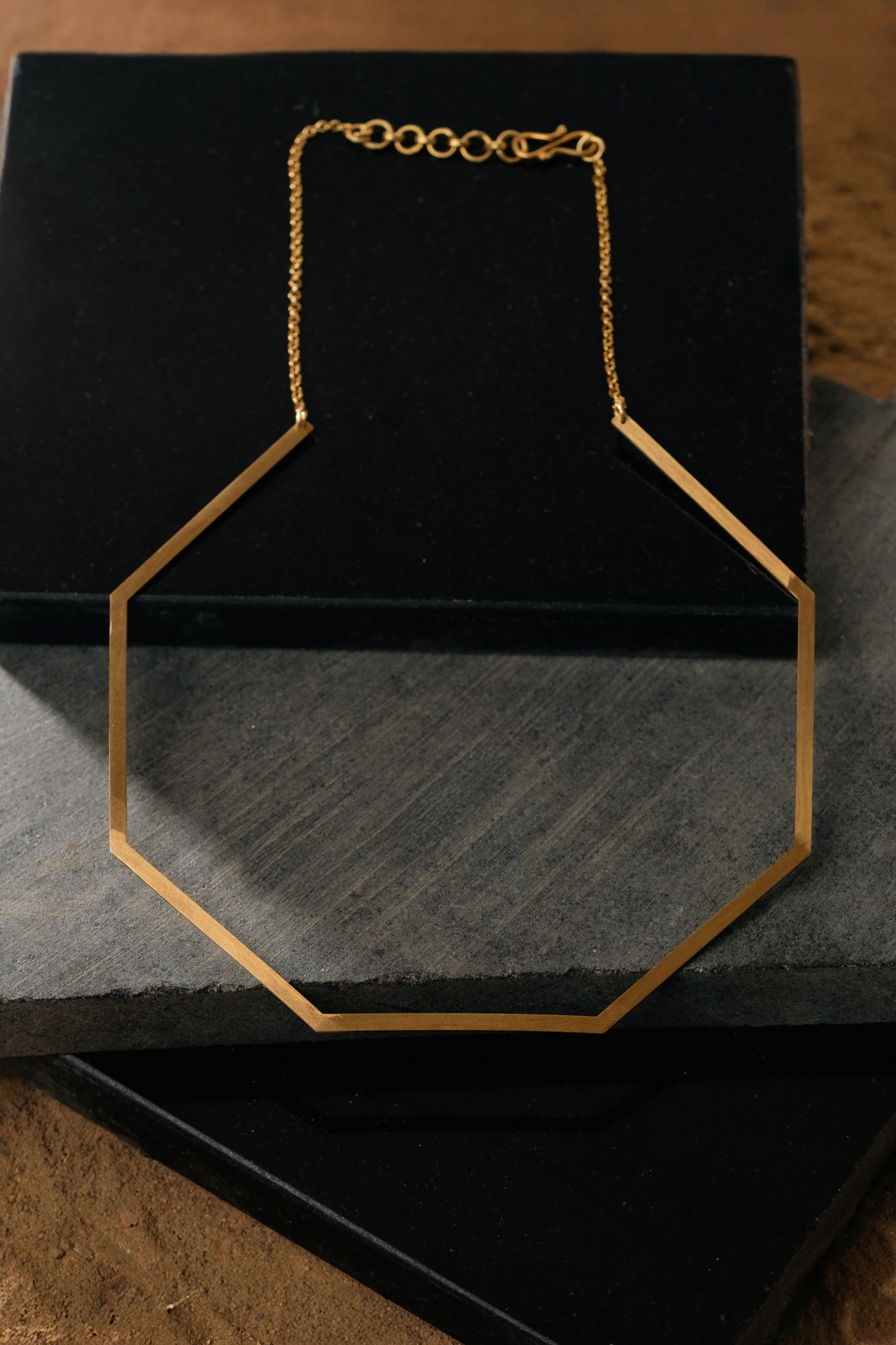 HEXA CHOKER