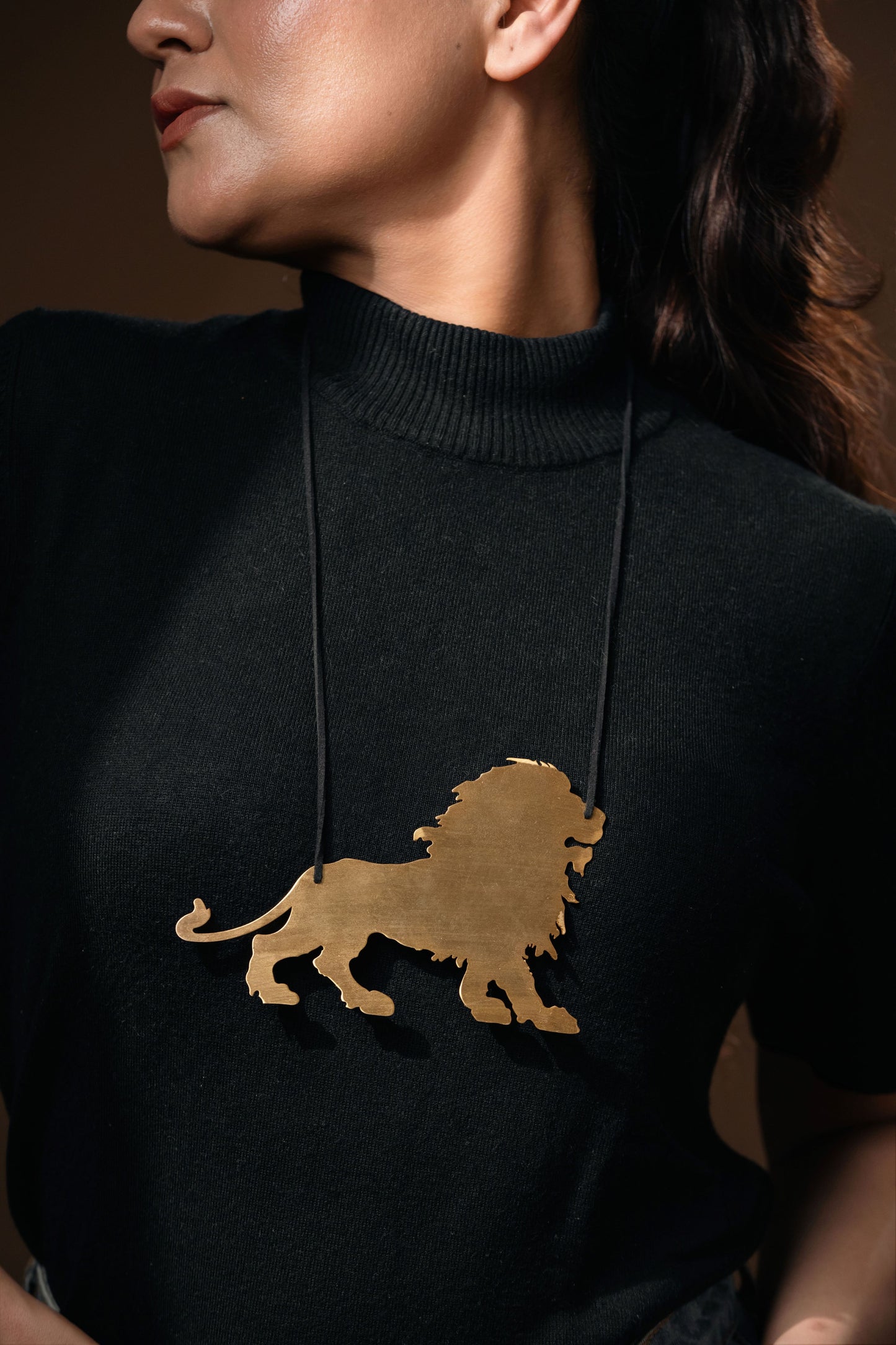 LEO NECKPIECE