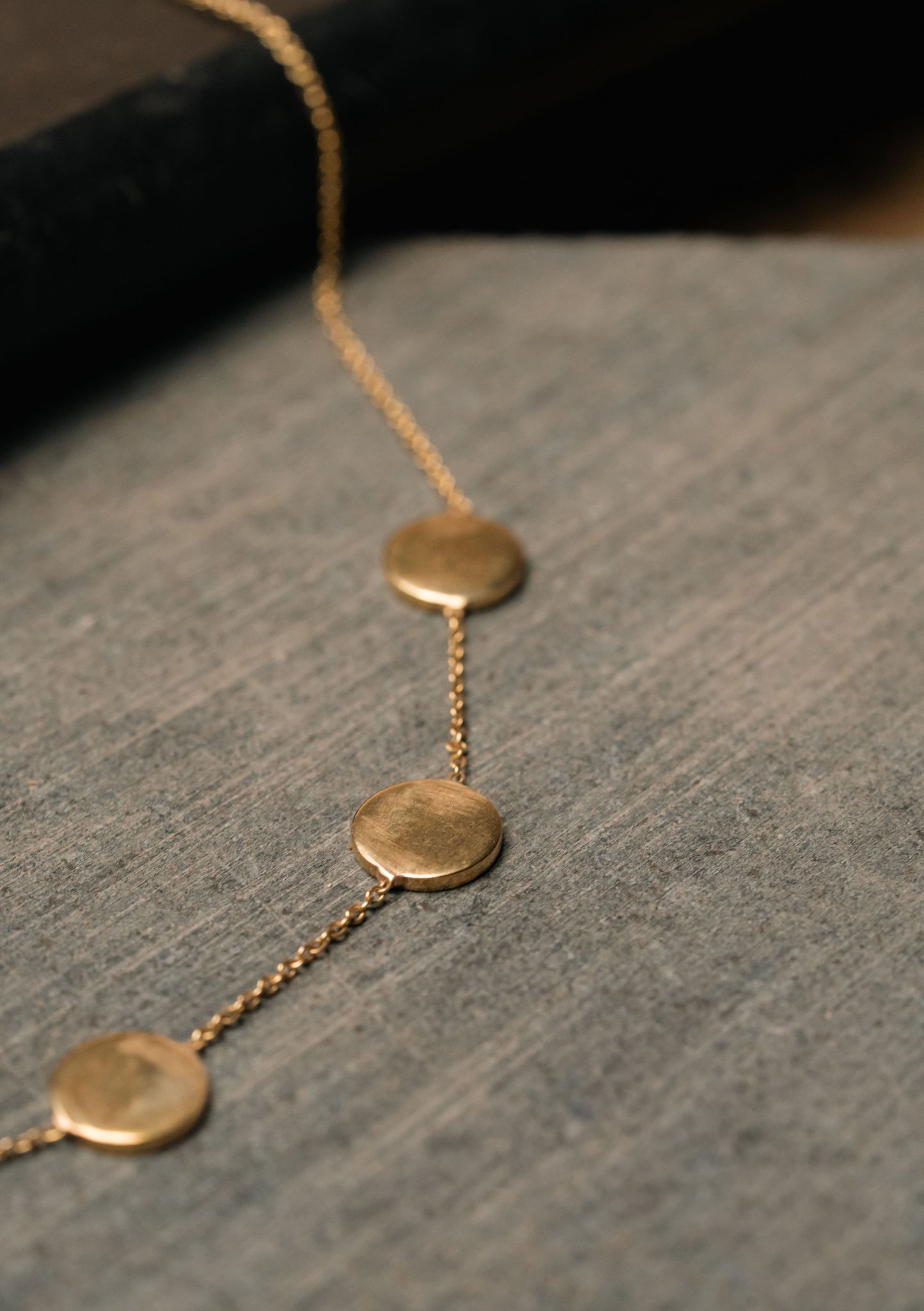 LUMINA SPECTACLE CHAIN