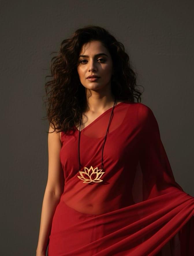 LOTUS STATEMENT NECKPIECE