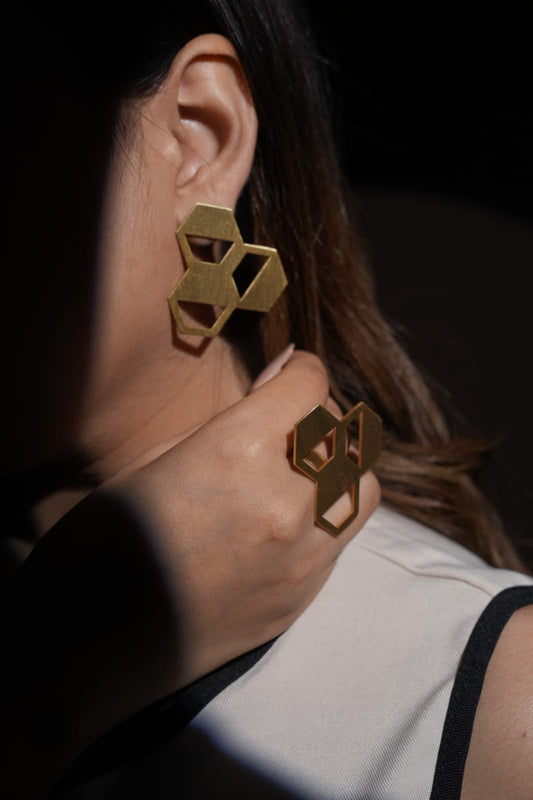 GOLDEN HIVE RING
